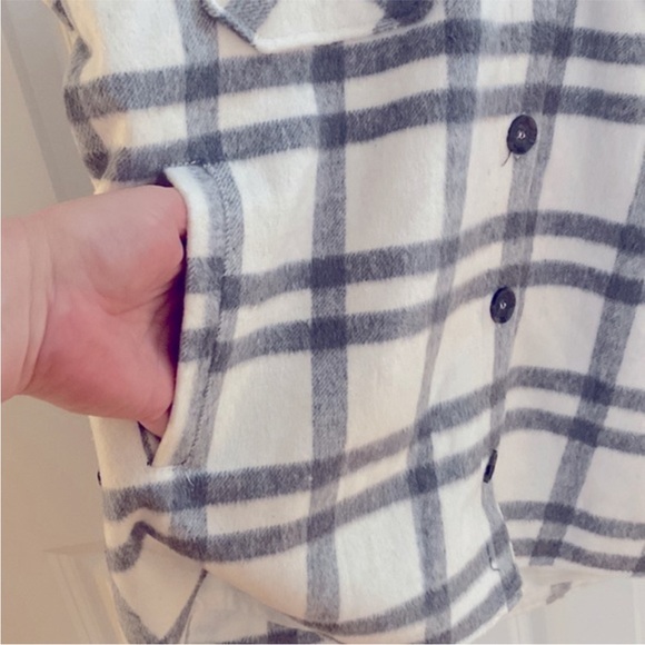 Lined Shacket w/Pockets Plaid Flannel Gray & White NWT by Thread & Supply - Picture 6 of 11